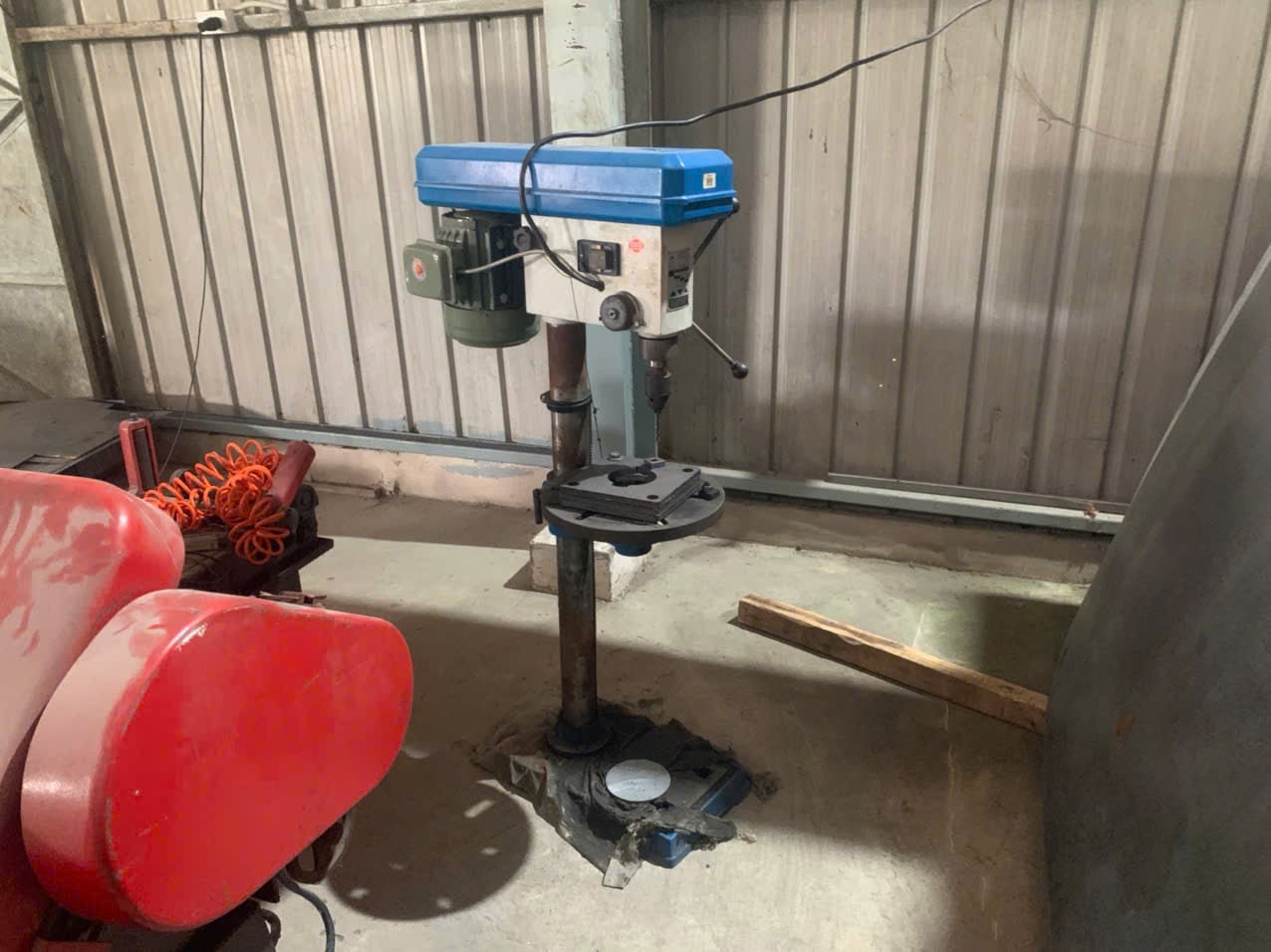 Bench drilling machine